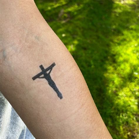 crucifixion tattoos|jesus crucified tattoo.